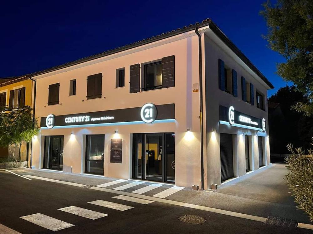 l'équipe de l'agence Agence Millénium